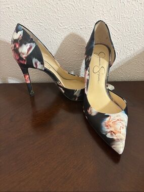 Jessica Simpson Black Floral Pointed-Toe D'Orsay Heels